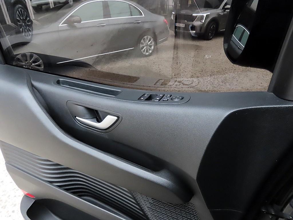 HYUNDAI Staria - Vista 12