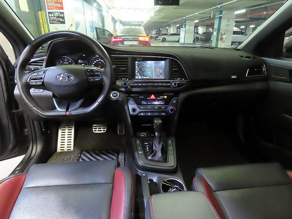 HYUNDAI Avante - Vista 10