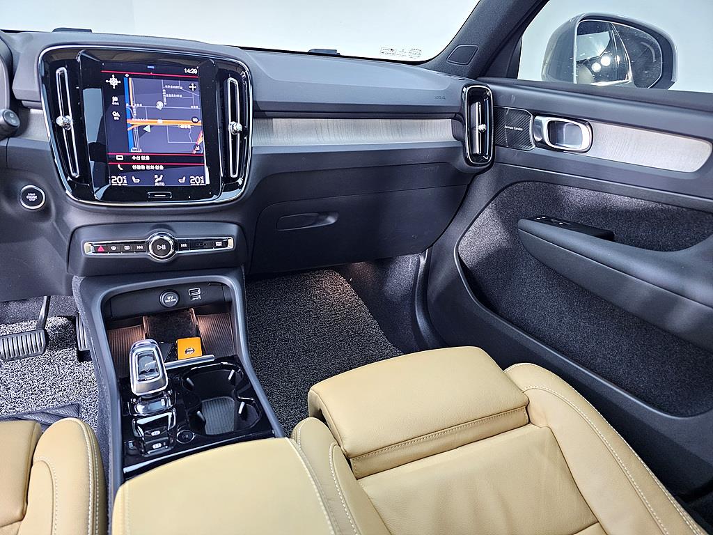 Volvo XC40 - Vista 10