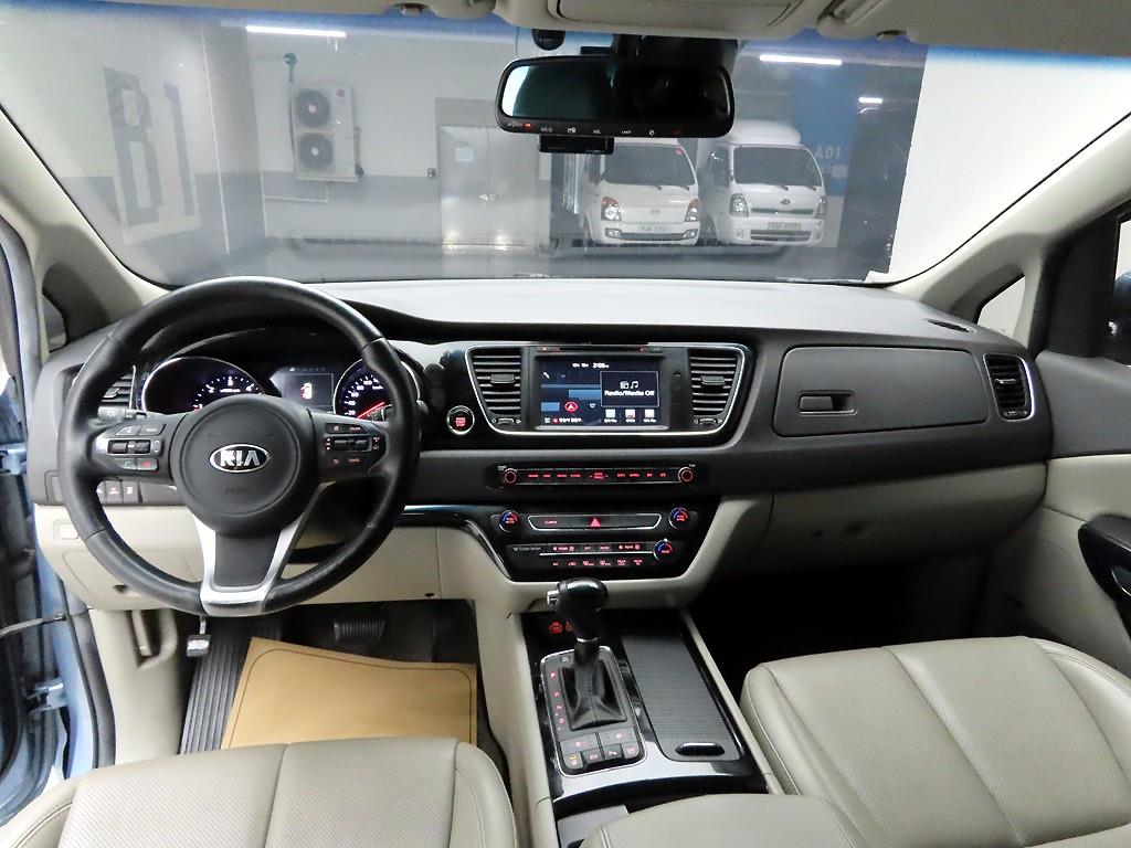 KIA Carnival - Vista 7