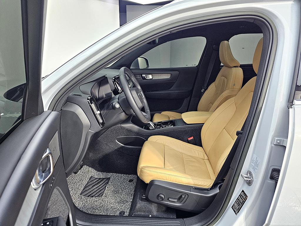 Volvo XC40 - Vista 8