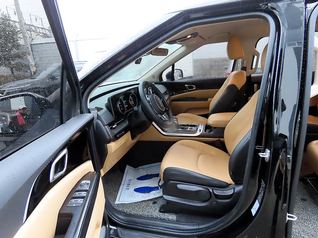 KIA Carnival - Vista 5