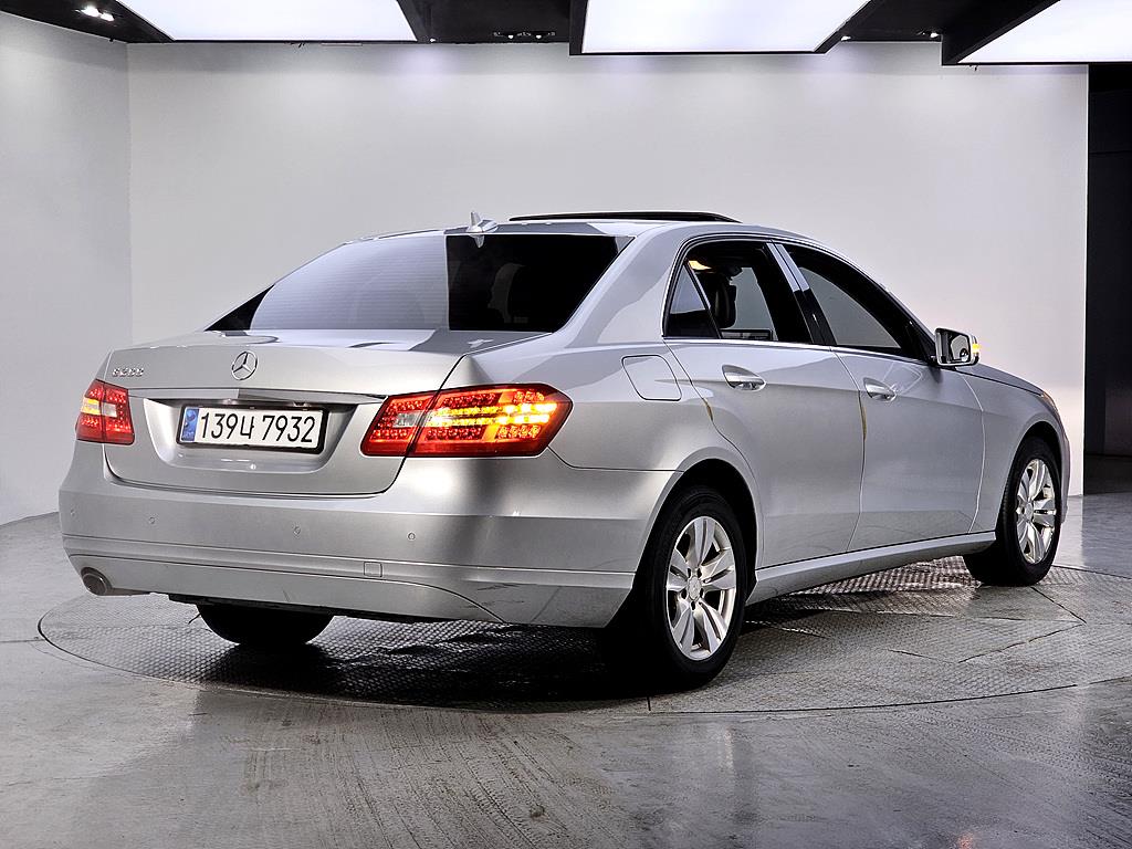 Mercedes Benz E class - Vista 4