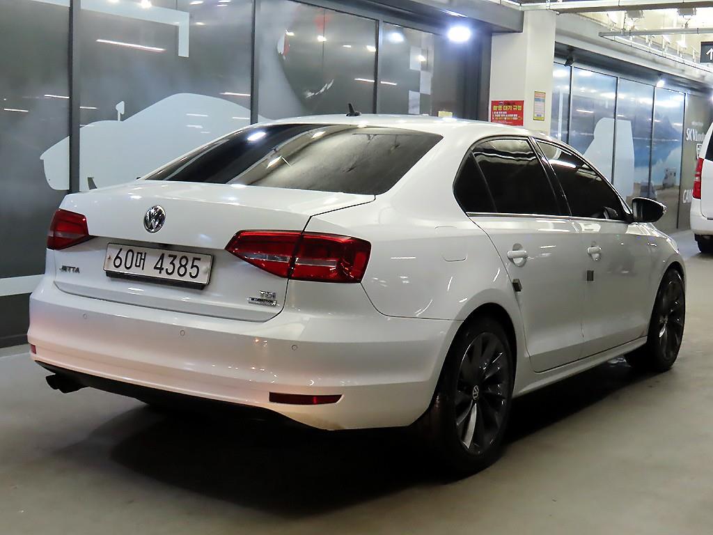 Volkswagen Jetta - Vista 4