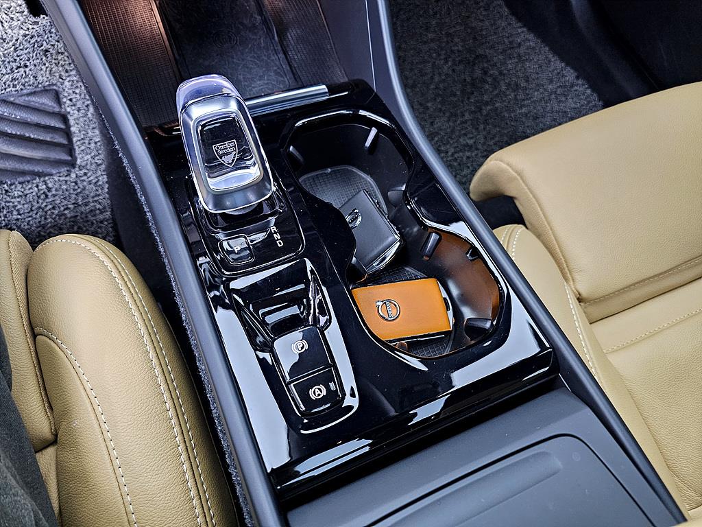 Volvo XC40 2022 Gris - Importación desde Corea - HF Imports Iquique - Foto 15