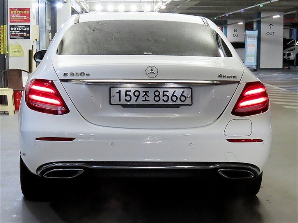 Mercedes Benz E class - Vista 5