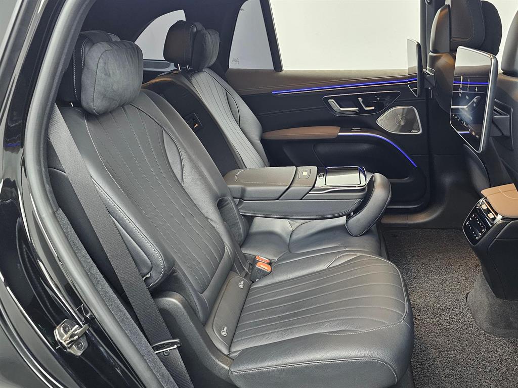 Mercedes Benz EQS - Vista 12