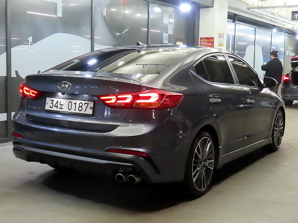 HYUNDAI Avante - Vista 4