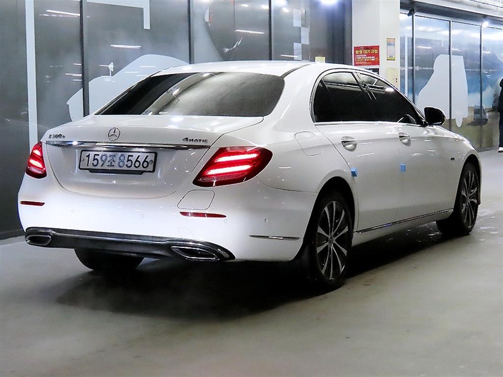 Mercedes Benz E class - Vista 4