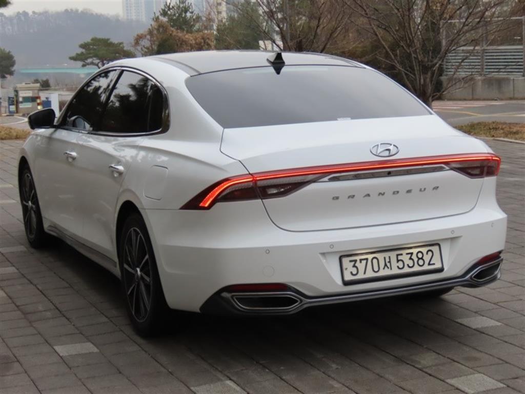 HYUNDAI Grandeur - Vista 7