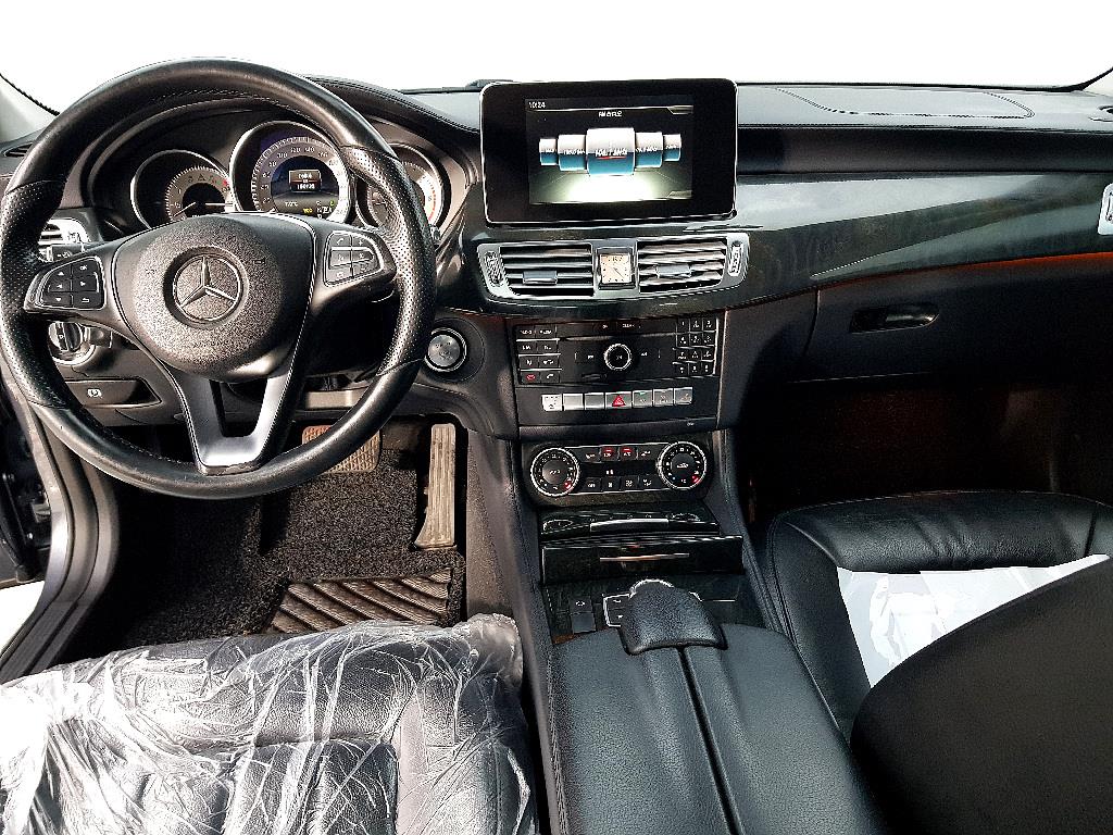 Mercedes Benz CLS Class - Vista 5