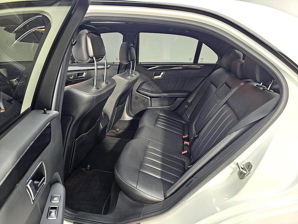 Mercedes Benz E class - Vista 8