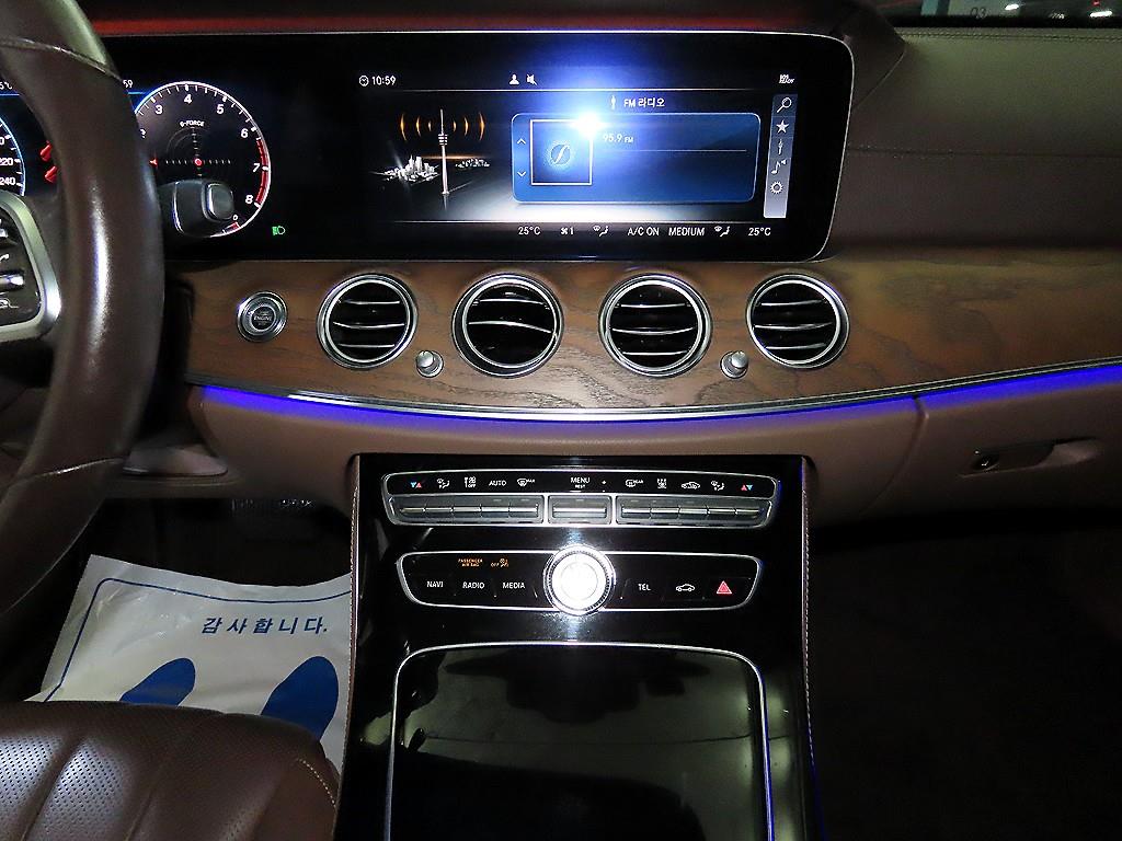 Mercedes Benz E class - Vista 11