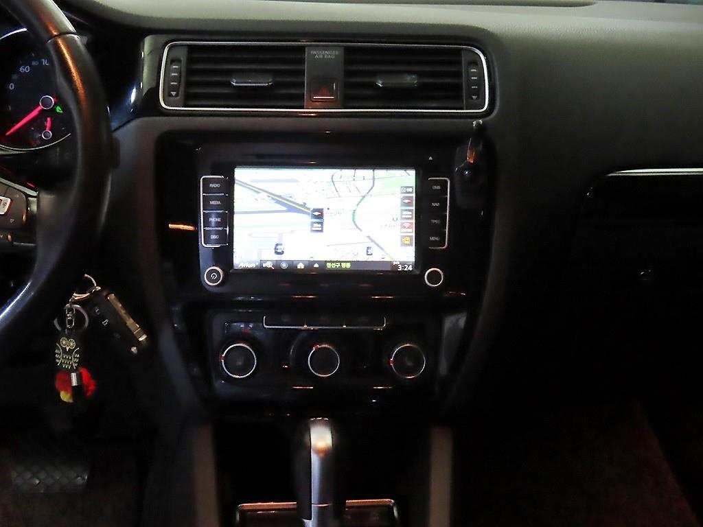 Volkswagen Jetta - Vista 11