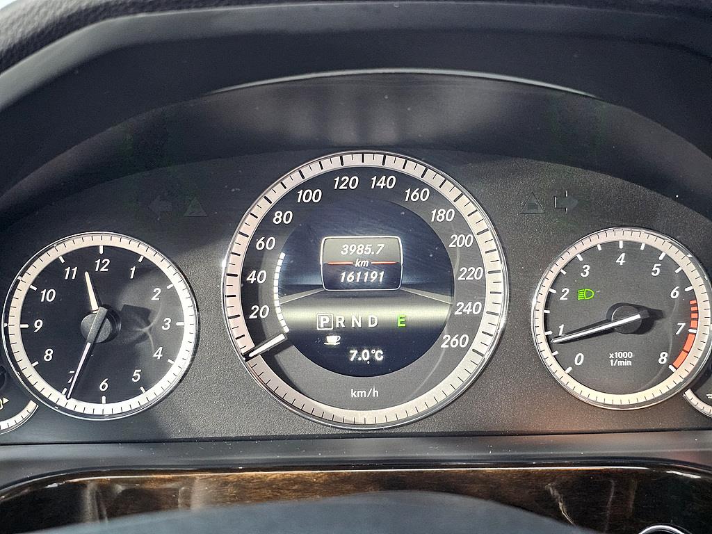 Mercedes Benz E class - Vista 7