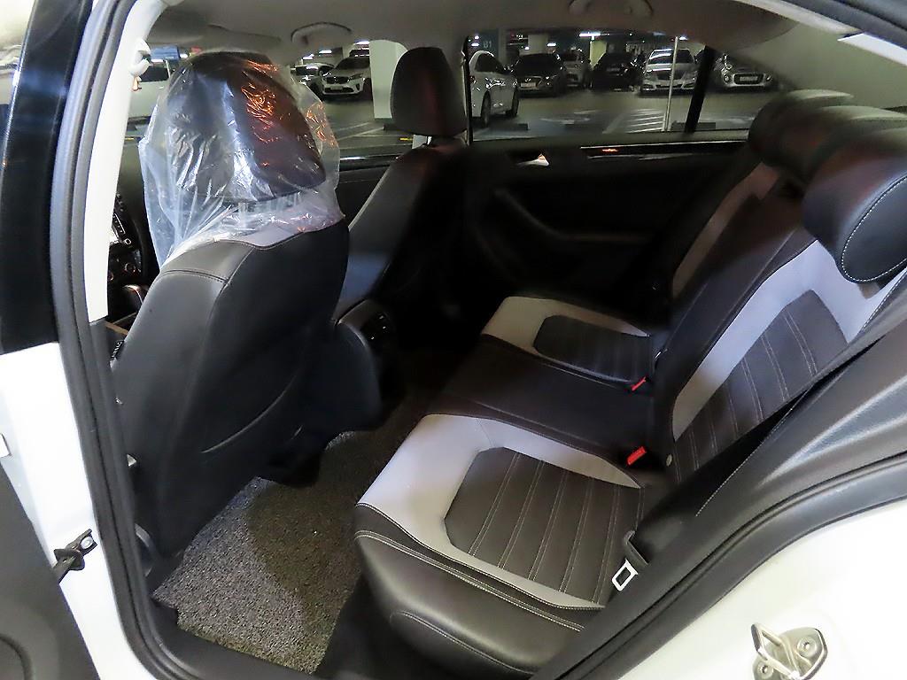 Volkswagen Jetta - Vista 7