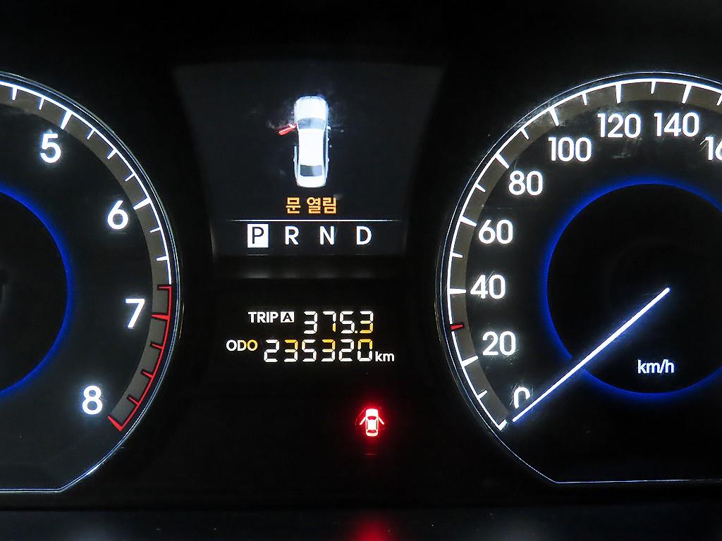 HYUNDAI Equus - Vista 9