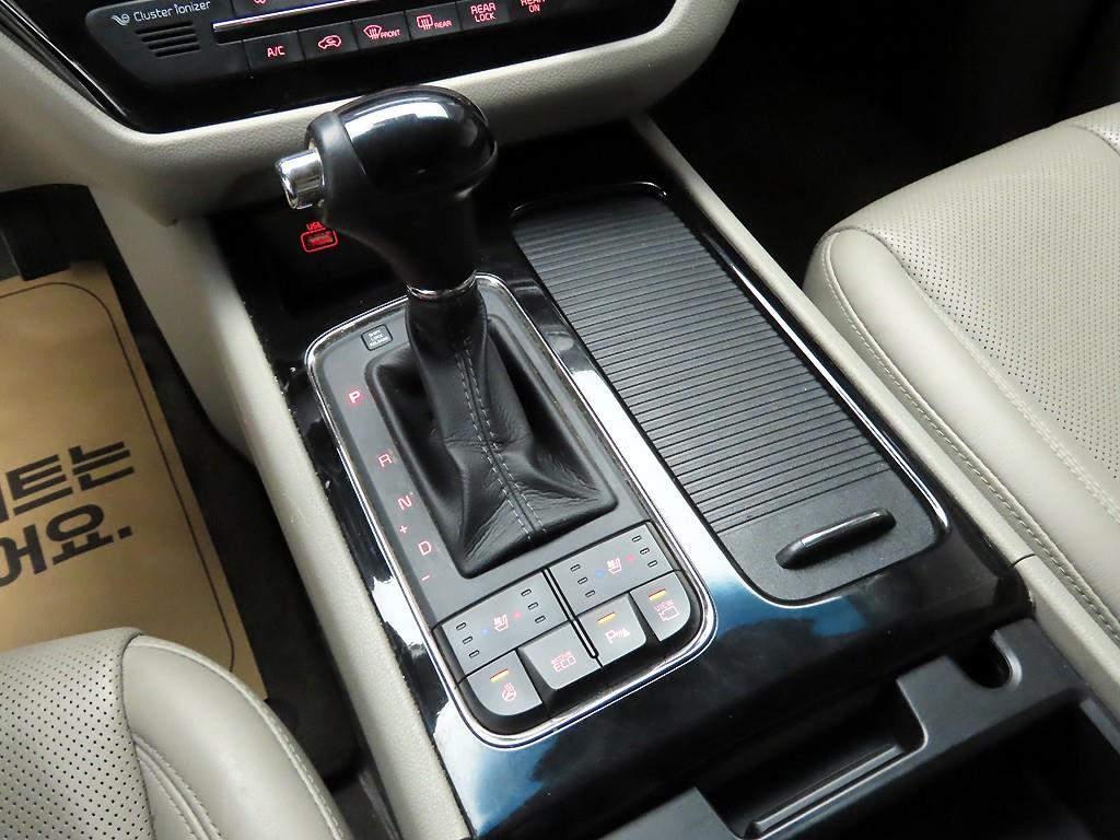 KIA Carnival - Vista 10