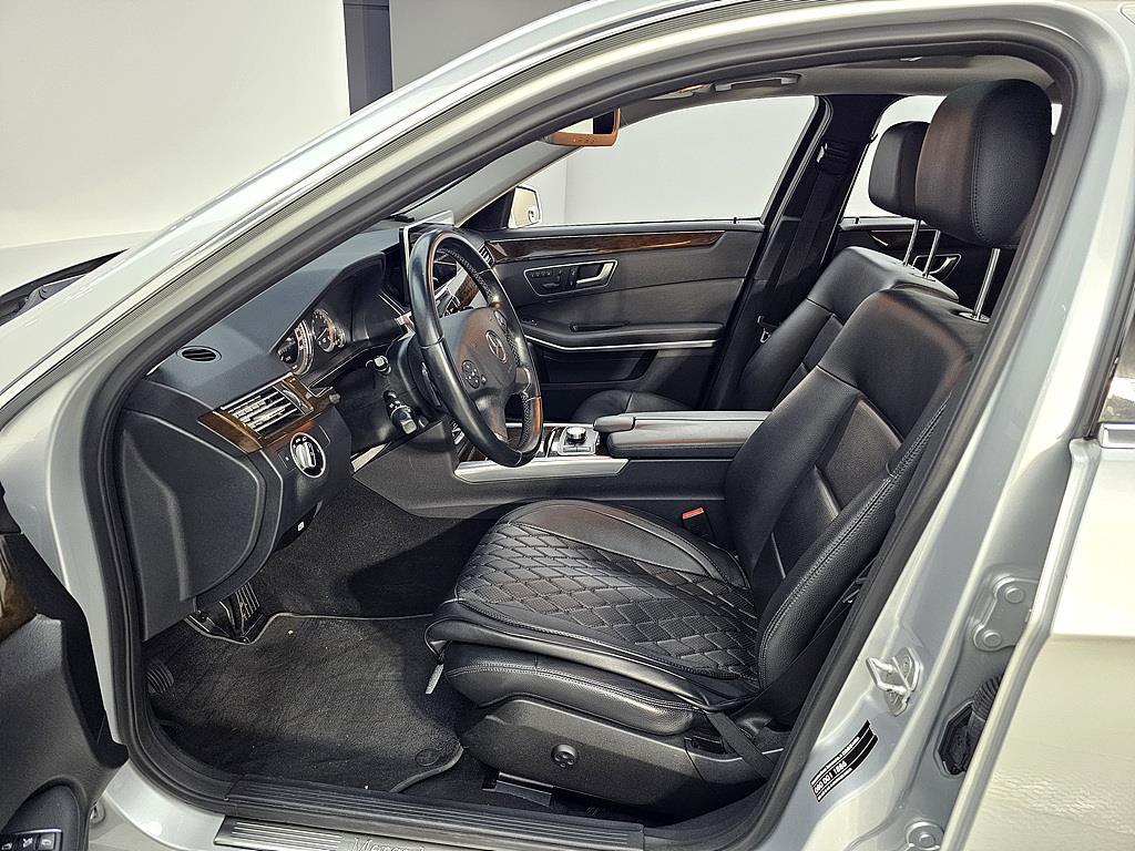 Mercedes Benz E class - Vista 8