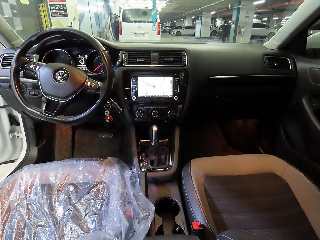 Volkswagen Jetta - Vista 10