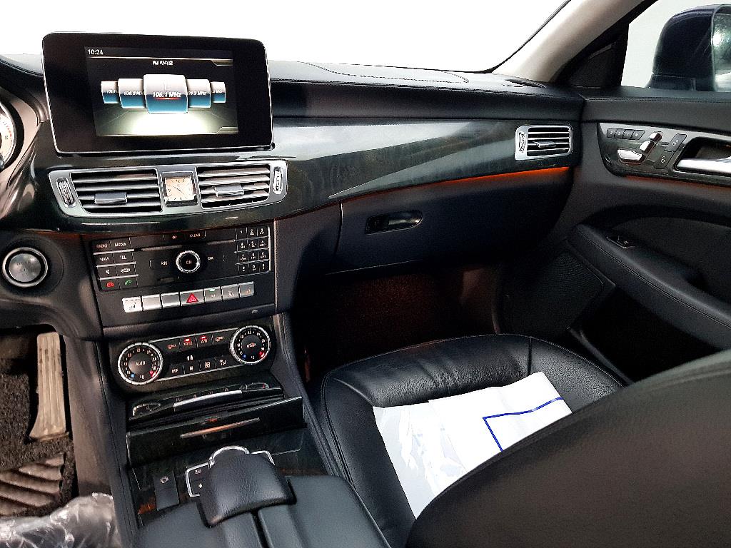 Mercedes Benz CLS Class - Vista 10