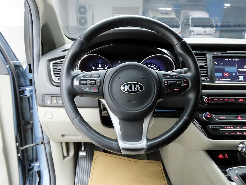 KIA Carnival - Vista 6