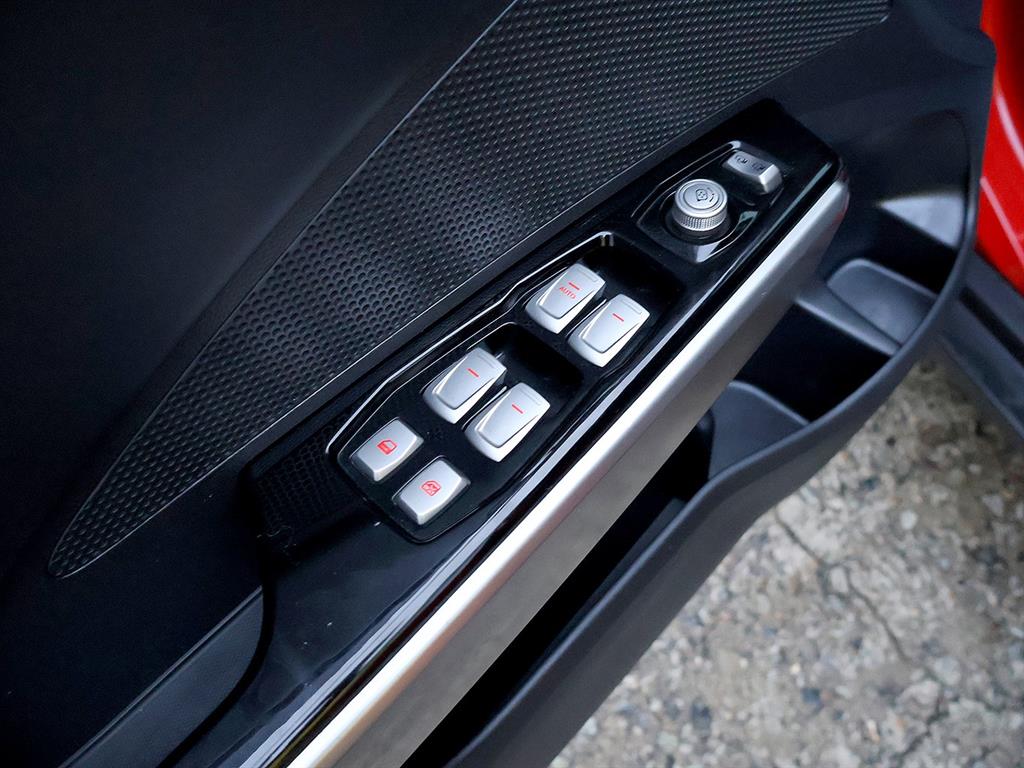 Ssangyong Tivoli 2016 Rojo - Importación desde Corea - HF Imports Iquique - Foto 12