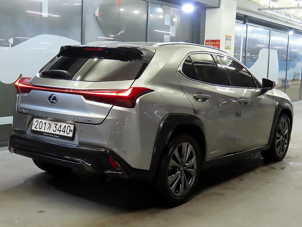 Lexus UX - Vista 4