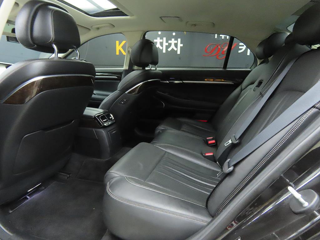 Genesis G90 - Vista 6