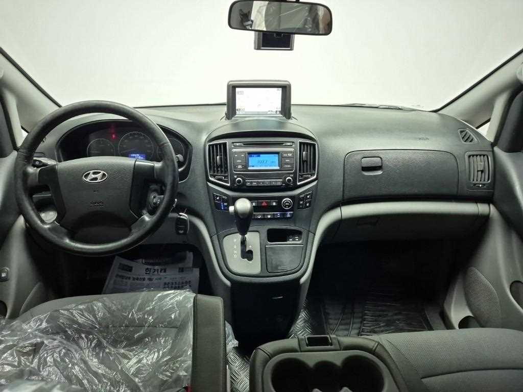 HYUNDAI Starex - Vista 7