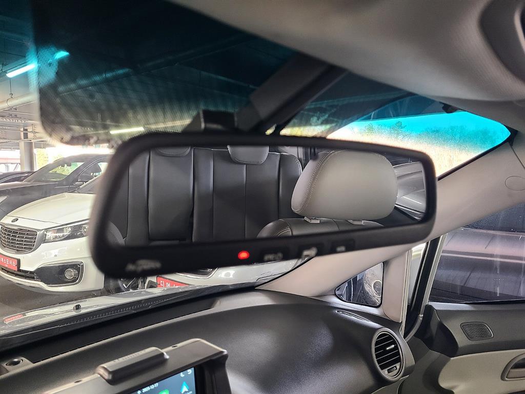 KIA Carens - Vista 10