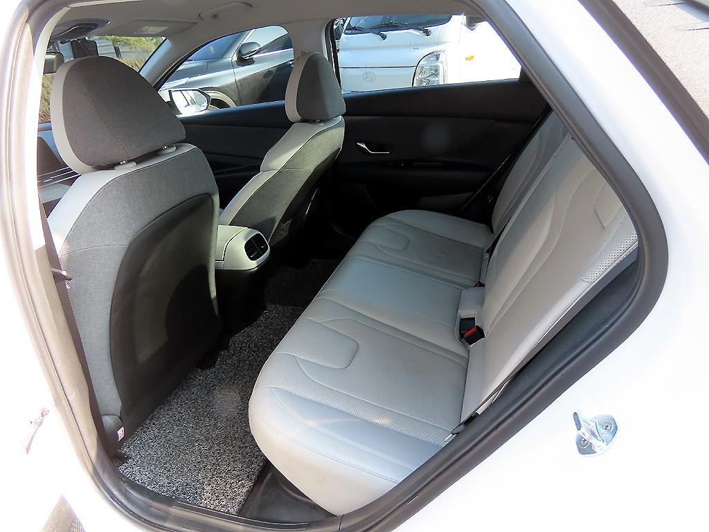 HYUNDAI Avante - Vista 6