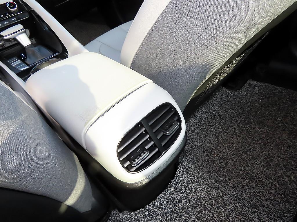 HYUNDAI Avante 2021 Blanco - Importación desde Corea - HF Imports Iquique - Foto 18