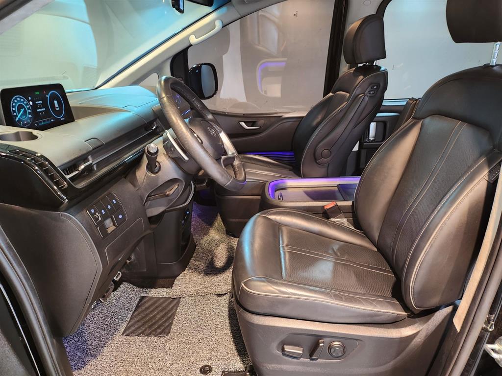 HYUNDAI Staria - Vista 10