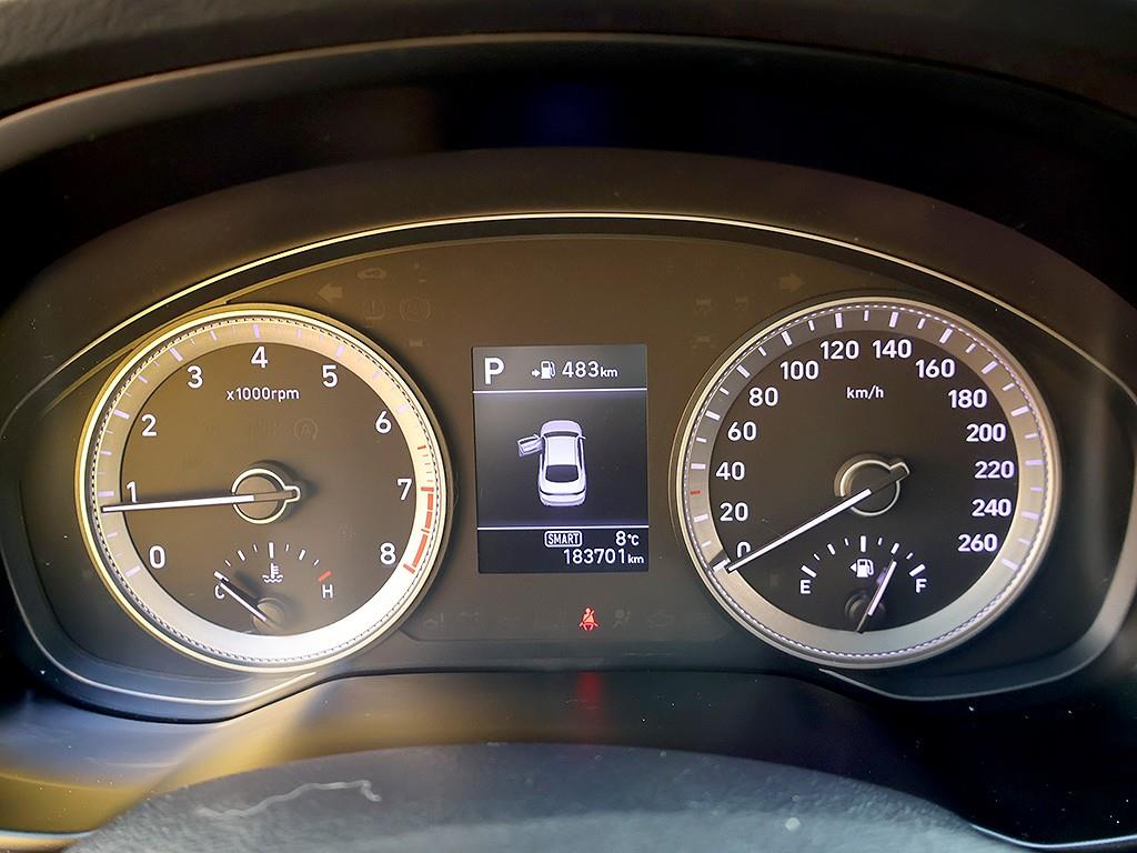 HYUNDAI Grandeur - Vista 11