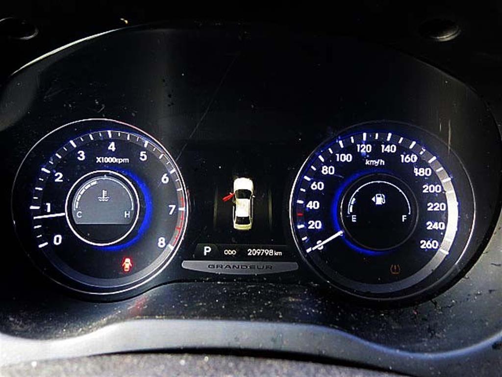 HYUNDAI Grandeur 2012 Blanco - Importación desde Corea - HF Imports Iquique - Foto 9