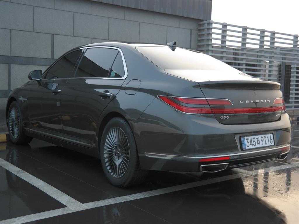 Genesis G90 - Vista 7