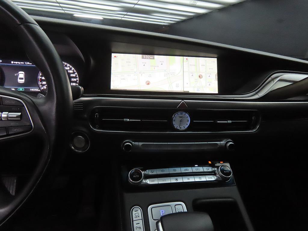 Genesis G90 - Vista 10