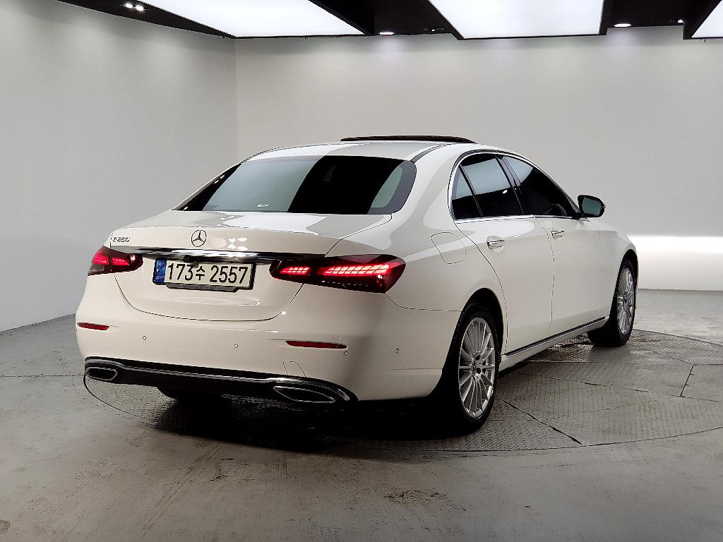 Mercedes Benz E class - Vista 4