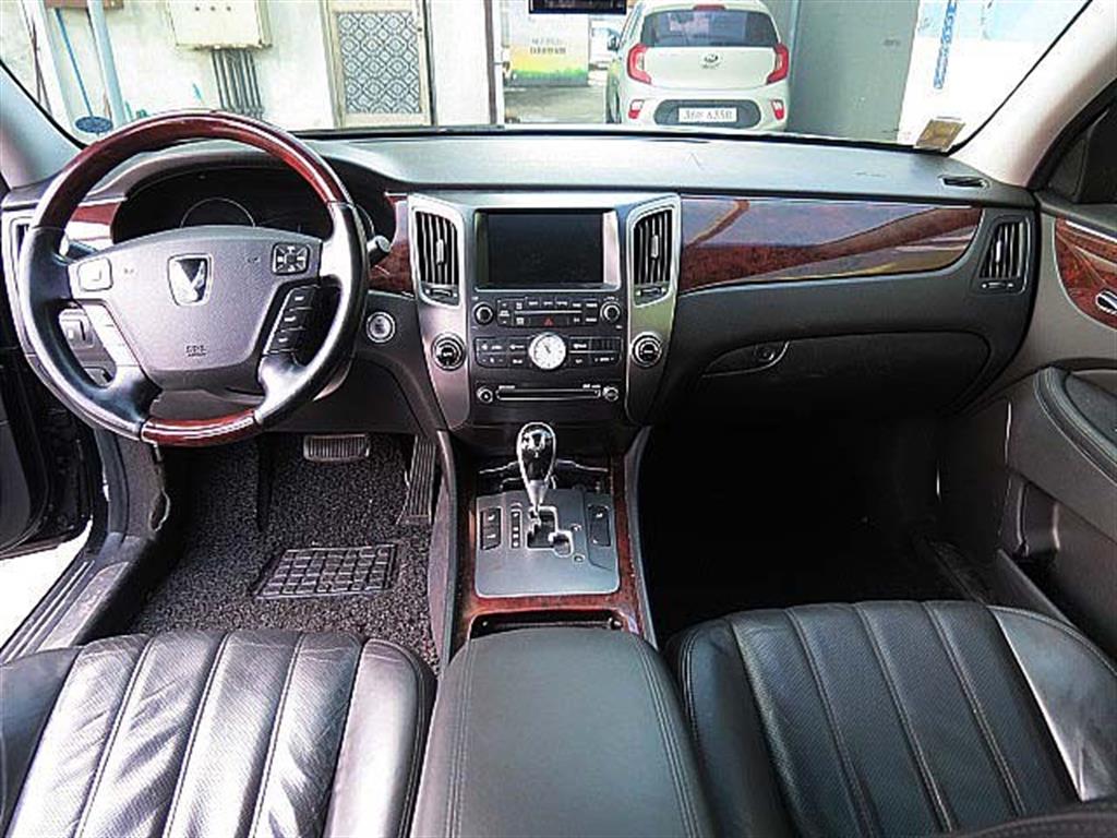 HYUNDAI Equus - Vista 9