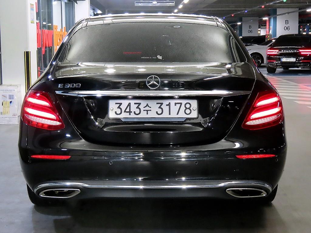 Mercedes Benz E class - Vista 5