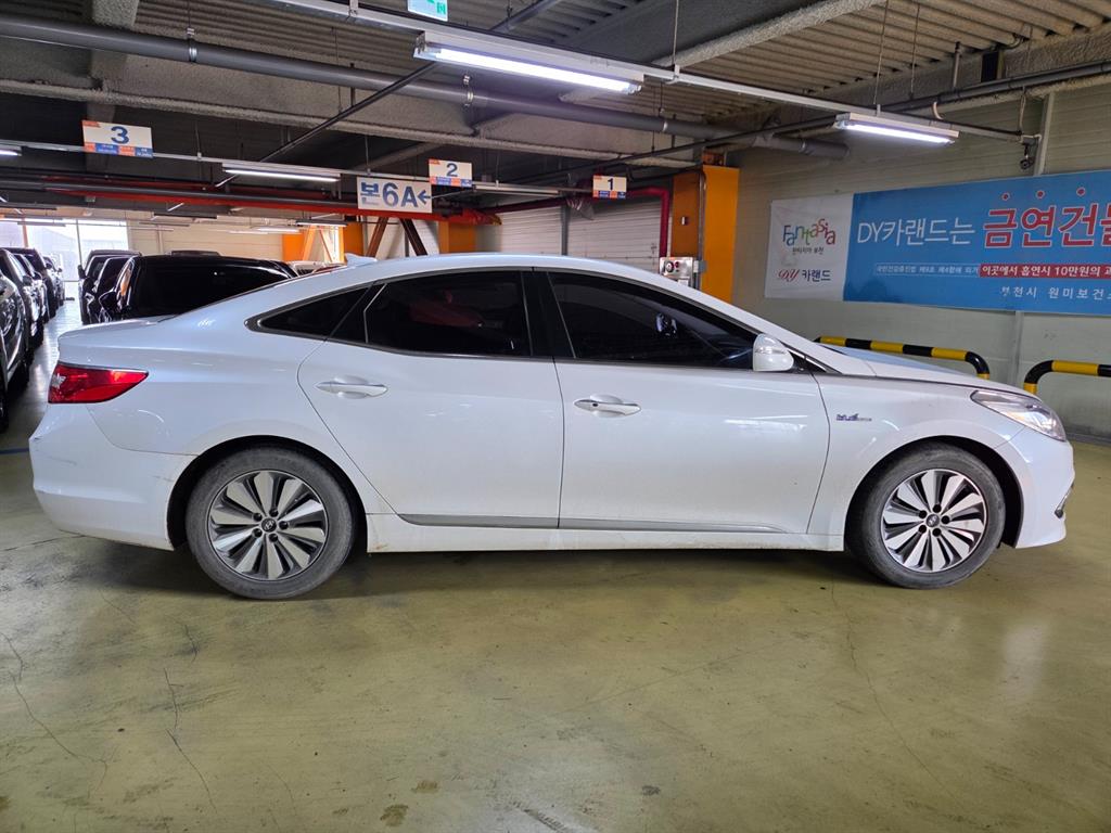 HYUNDAI Grandeur - Vista 5