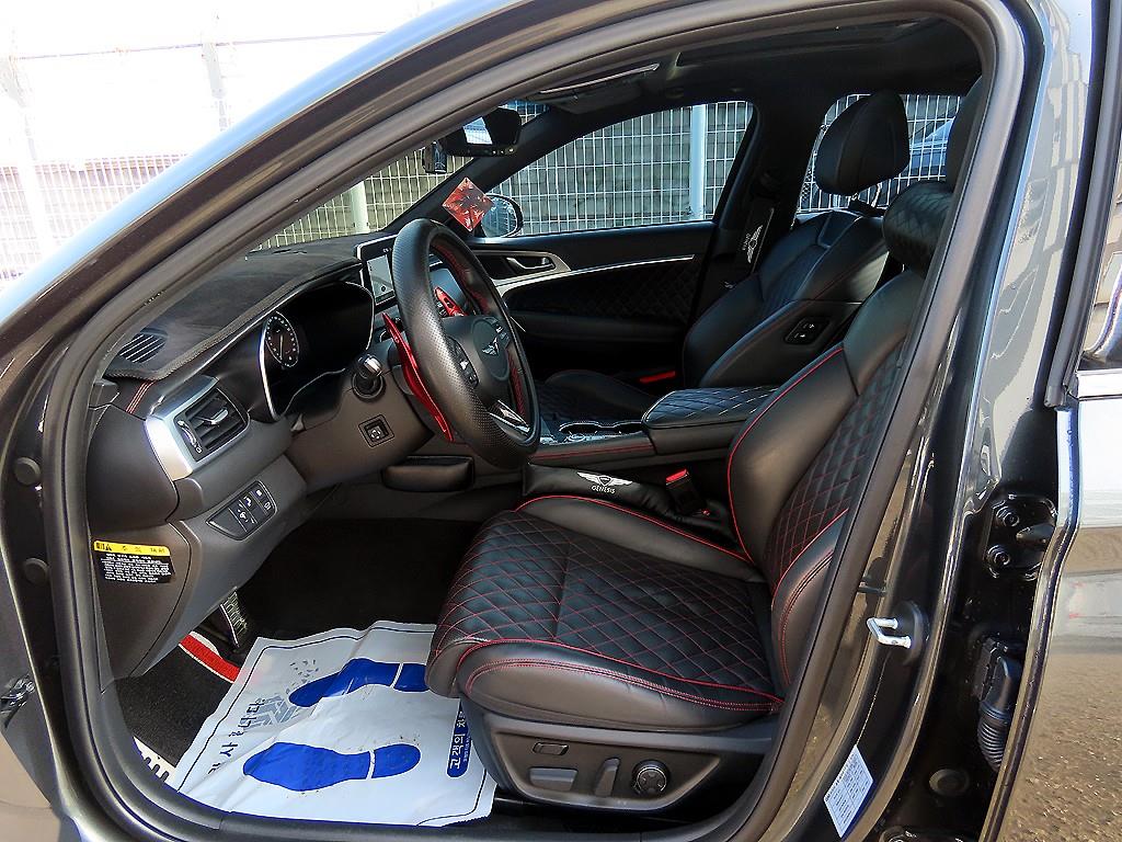 Genesis G70 - Vista 5