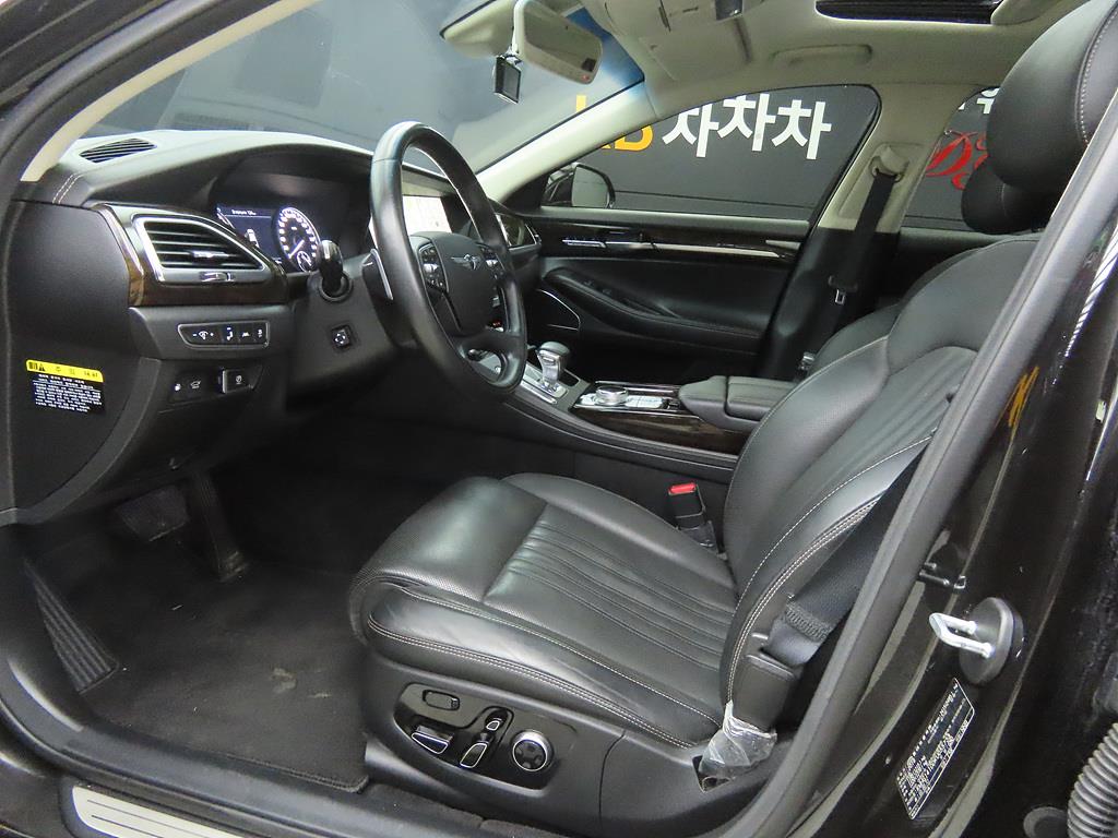 Genesis G90 - Vista 5