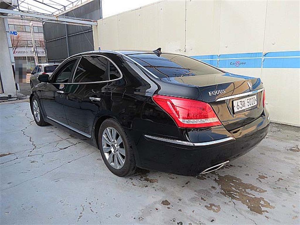 HYUNDAI Equus - Vista 7