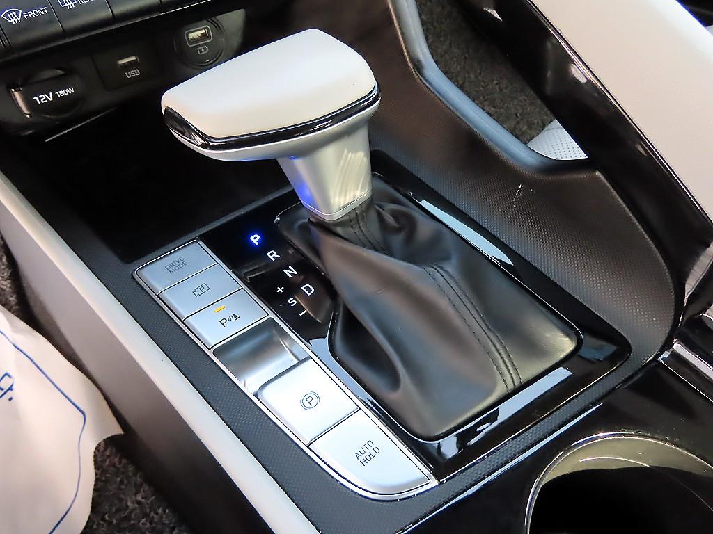 HYUNDAI Avante - Vista 10