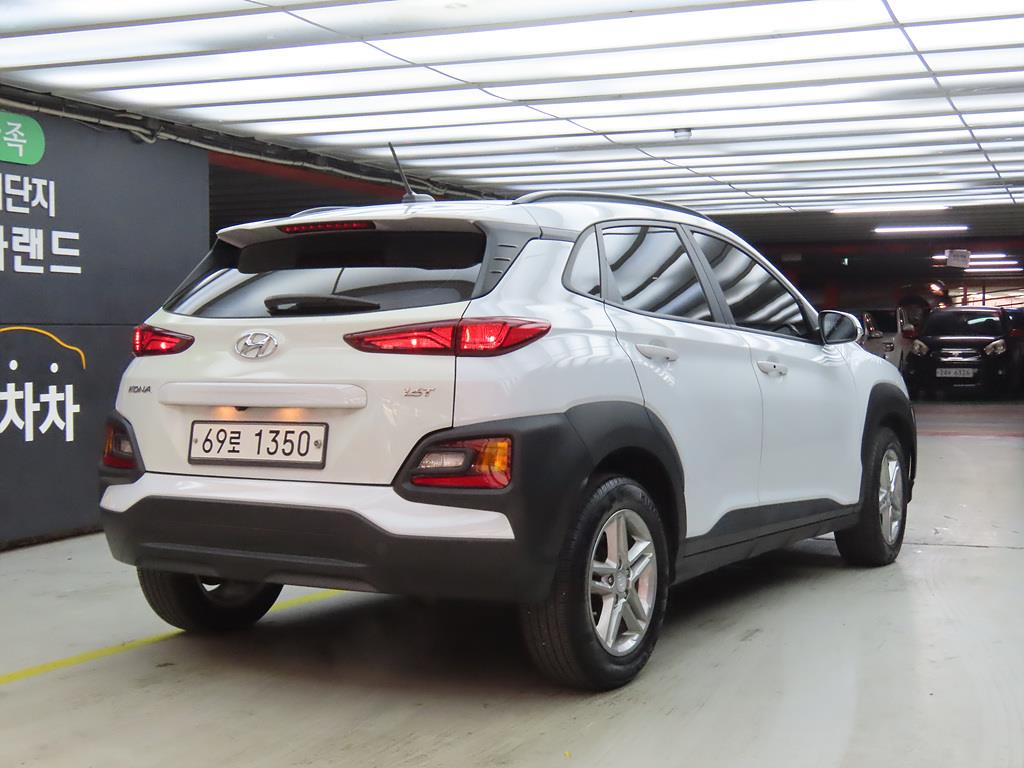 HYUNDAI Kona - Vista 4
