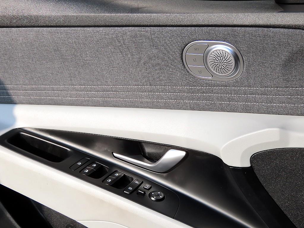 HYUNDAI Avante - Vista 11