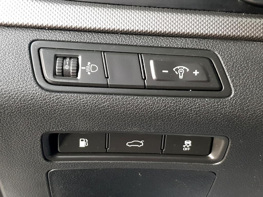 HYUNDAI Sonata - Vista 12