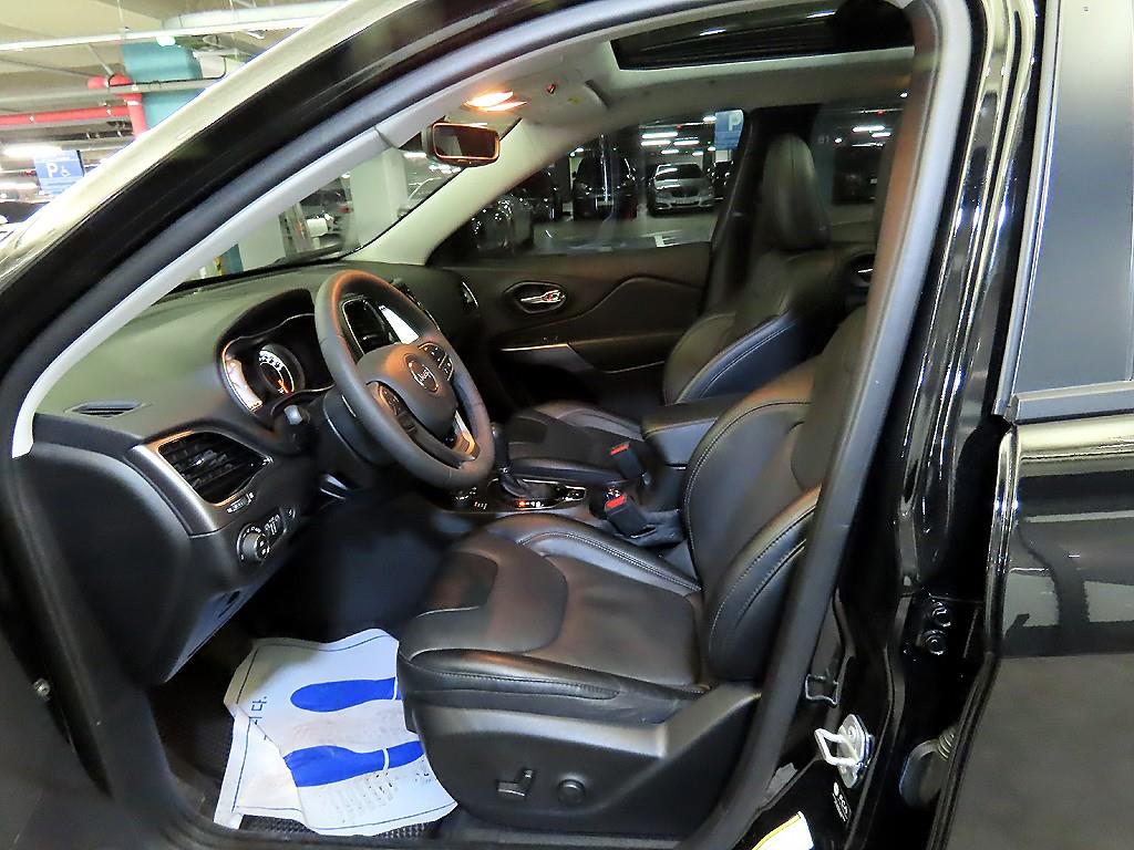 Jeep Cherokee - Vista 6